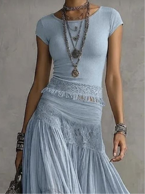 Renata | Completo azzurro con top traforato e gonna lunga plissettata