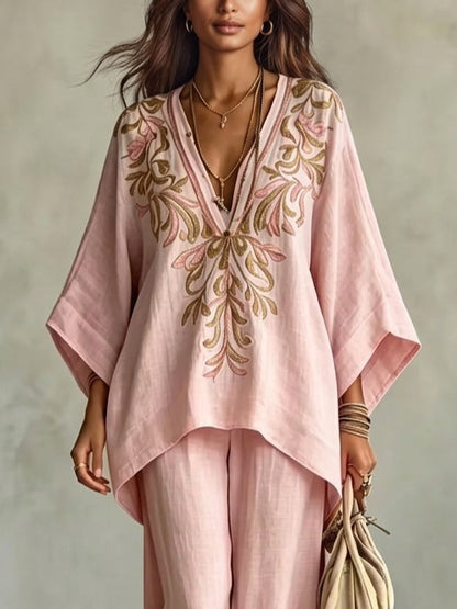 Marianna | Completo rosa con top a mantella ricamato e pantaloni ampi